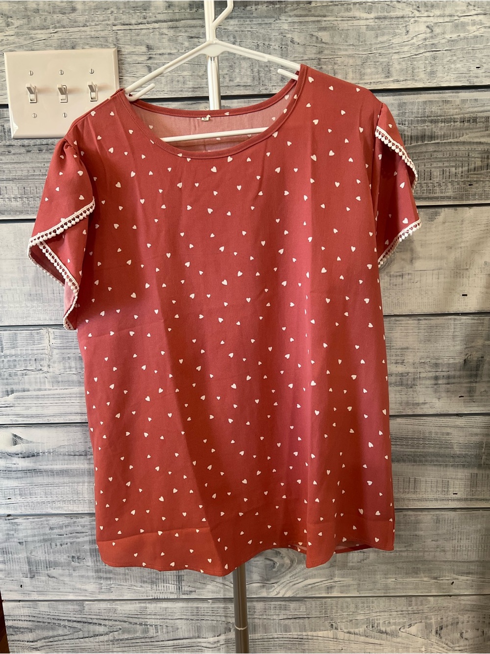 Women’s Rust/Dark Rose Short-Sleeve Heart Print Top